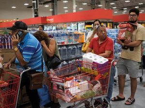 Bersiap Hadapi Badai, Warga Meksiko Serbu Supermarket