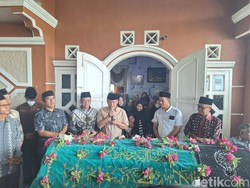 Luthfi Sempatkan Takziah di Brebes, Lanjut Blusukan ke Pasar Bawang