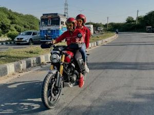 CEO Zomato Coba Jadi Pengantar Makanan, Tuai Komentar Netizen