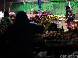 Deflasi Mei: Harga BBM-Cabai Turun, tapi Kenapa Masyarakat Malah Makin Susah?