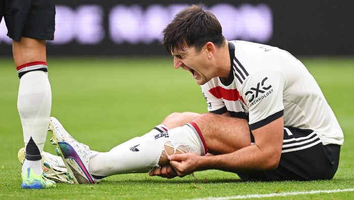 BIRMINGHAM, ENGLAND - OCTOBER 06: Harry Maguire of Manchester United reacts following an injury during the Premier League match between Aston Villa FC and Manchester United FC at Villa Park on October 06, 2024 in Birmingham, England. (Photo by Michael Regan/Getty Images)