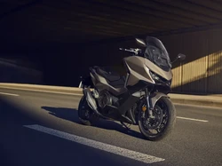 Honda Forza 750 2025 Meluncur, Tampang Berubah