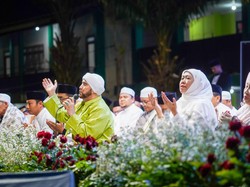 Selawatan Bareng di Madiun, Habib Syekh: Khofifah Gubernur yang Ngayomi
