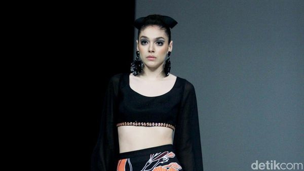 10 Koleksi Terbaru SebastianRed, Koleksi Busana Tema Cafe de Flore di Paris