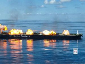 Video: Houthi Klaim Serang Kapal Induk AS di Laut Merah Sebagai Serangan Balasan Video: Houthi Klaim Serang Kapal Induk AS di Laut Merah Sebagai Serangan Balasan