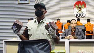 KPK Pamerkan Duit Rp 13 M Terkait Kasus Suap Gubernur Kalsel
