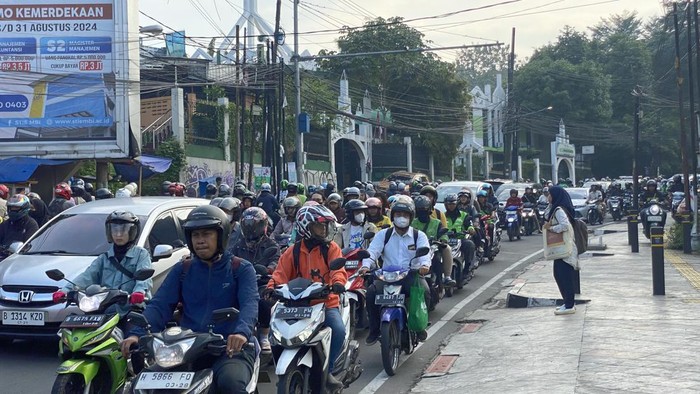 Macet di Kelapa Dua Depok