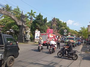 Mobil Damkar Kecelakaan Saat Menuju Lokasi Kebakaran di Klungkung Mobil Damkar Kecelakaan Saat Menuju Lokasi Kebakaran di Klungkung
