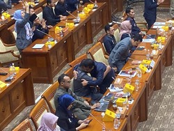 Ini Komitmen Prabowo soal Gaji yang Bikin Hakim Menangis Haru di DPR