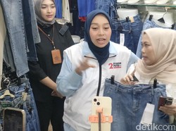 Momen Cawabup Garut Putri Karlina Bantu Pedagang Live Jualan Online