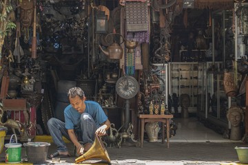 Serasa Kembali ke Masa Lalu di Pasar Barang Antik Menteng