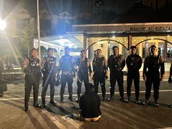 Jalan-jalan Bawa Celurit, Pemuda di Surabaya Diringkus