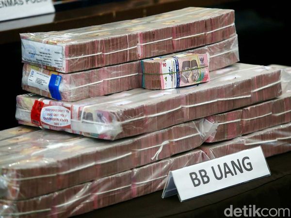 Penampakan Tumpukan Duit Barbuk Judol yang Dikendalikan WN China