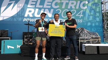 5 Pengemudi Ojol Prasejahtera Raih Motor Listrik di PLN Electric Run 2024