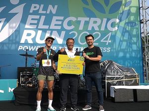 5 Pengemudi Ojol Prasejahtera Raih Motor Listrik di PLN Electric Run 2024