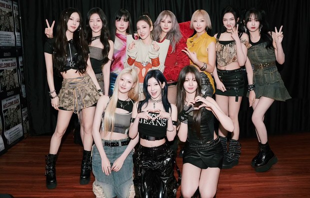 Potret BABYMONSTER dan member 2NE1/ Foto: instagram.com/ babymonster_ygofficial