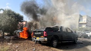 Roket Hizbullah Hancurkan Mobil-mobil di Israel