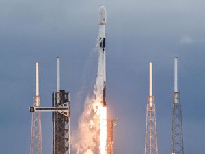 Video Peluncuran Double Moonshot Roket SpaceX Bawa 2 Wahana Pendaratan Bulan Video Peluncuran Double Moonshot Roket SpaceX Bawa 2 Wahana Pendaratan Bulan