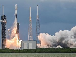 Roket SpaceX Falcon 9 Meluncur, Selidiki Asteroid yang Ditabrak Wahana NASA Roket SpaceX Falcon 9 Meluncur, Selidiki Asteroid yang Ditabrak Wahana NASA