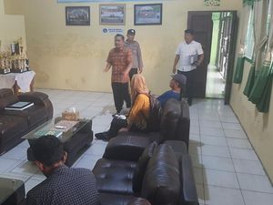 Suami di Ngawi Hajar Guru yang Diduga Selingkuhi Istrinya Suami di Ngawi Hajar Guru yang Diduga Selingkuhi Istrinya