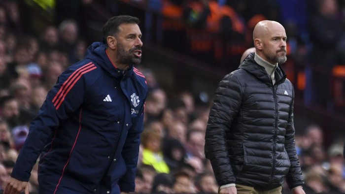 Manchester Uniteds head coach Erik ten Hag, right, and Manchester Uniteds assistant manager Ruud van Nistelrooy react during the English Premier League soccer match between Aston Villa and Manchester United, at Villa Park in Birmingham, England, Sunday, Oct. 6, 2024. (AP Photo/Rui Vieira)