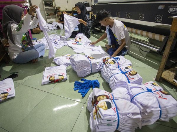 Sibuknya Konveksi di Indramayu Kebanjiran Pesanan Kaos Pilkada