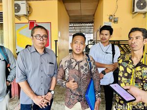 Tim Hukum Sukses Laporkan Tim Siap-Ada ke Bawaslu Soppeng Dugaan Politik Uang Tim Hukum Sukses Laporkan Tim Siap-Ada ke Bawaslu Soppeng Dugaan Politik Uang