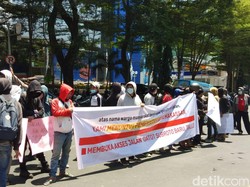 Warga Terdampak Penutupan Jalan Gatot Subroto Baru Makassar Demo Balai Kota