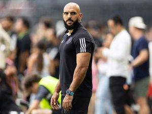 Dorong Pemain Atlas, Bodyguard Messi Dilarang di Area Lapangan Dorong Pemain Atlas, Bodyguard Messi Dilarang di Area Lapangan