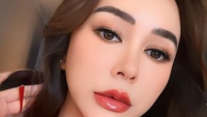 7 Penampilan Terbaru Aura Kasih yang Disorot, Manglingi Hingga Dikira Oplas