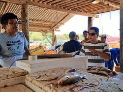 Dicurhati Nelayan Ujunggenteng, Andreas Janji Siapkan Pembenahan