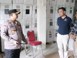 Kapolres Pasang CCTV di Gudang Logistik KPU Siak, Pastikan Kesiapan Pengamanan