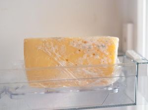 Menyimpan Keju yang Tepat Agar Tetap Segar Tak Berjamur Menyimpan Keju yang Tepat Agar Tetap Segar Tak Berjamur