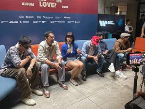 Maliq & Dessentials Mendadak Tajir Gegara Kita Bikin Romantis Maliq & Dessentials Mendadak Tajir Gegara Kita Bikin Romantis