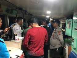 Pria Lansia Penumpang KM Laskar Pelangi Hilang Usai Lompat ke Laut Mamuju