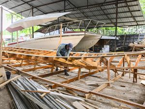 Melihat Pembuatan Kapal dari Fiber di Tangerang Melihat Pembuatan Kapal dari Fiber di Tangerang