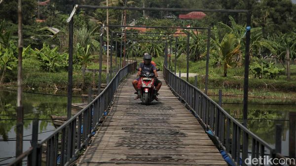 Melintasi Jembatan Tiktok Karawang-Bekasi