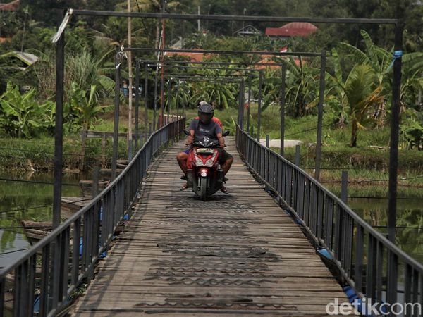 Melintasi Jembatan Tiktok Karawang-Bekasi