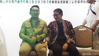 Momen Ridwan Kamil dan Sandiaga Uno Bertemu di Pameran Seni