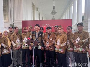 Ormas Pujakesuma Sambangi Istana Negara, Jokowi Beri Pesan Ini Ormas Pujakesuma Sambangi Istana Negara, Jokowi Beri Pesan Ini