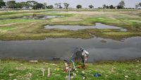 Penampakan Air Waduk Kronjo Tangerang Menyusut Drastis