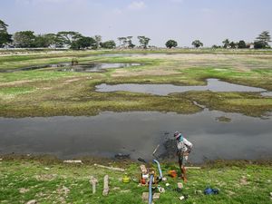 Penampakan Air Waduk Kronjo Tangerang Menyusut Drastis
