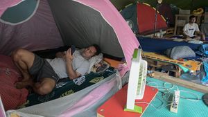 Pencari Suaka Tinggal di Tenda Penampungan Sementara Kalideres