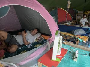 Pencari Suaka Tinggal di Tenda Penampungan Sementara Kalideres Pencari Suaka Tinggal di Tenda Penampungan Sementara Kalideres