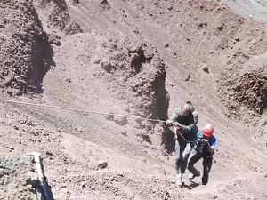 Pendaki Irlandia Jatuh di Jurang Gunung Rinjani, Beruntung Selamat! Pendaki Irlandia Jatuh di Jurang Gunung Rinjani, Beruntung Selamat!