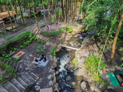 Pesona Wisata Kali Pinusan Poncosumo di Lumajang