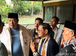 Video Politikus NasDem Bestari Barus Hadir saat Pramono Sambangi Rumah Boy Sadikin