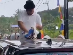 Bawaslu Pandeglang Periksa Saksi-saksi soal Pria Bagikan Duit di Atas Mobil