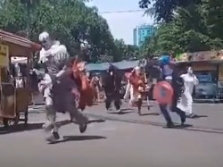 Video Superhero Kocar-kacir Dikejar Satpol PP yang Ternyata Syuting Film