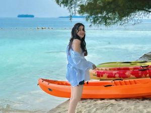 8 Gaya Simpel Tapi Mewah Ayu Ting Ting Liburan ke Pulau, Sandalnya Rp 12 Juta